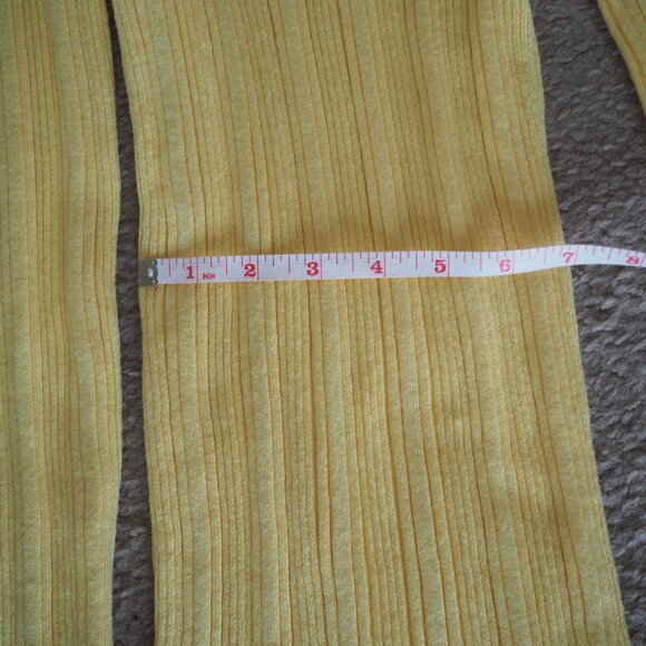 United States Sweater Fitted Turtleneck with Long Sleeves Small Butter Yellow - Picture 5 of 5